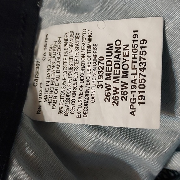 Lee with Flex Motion Capris - Picture 7 of 11